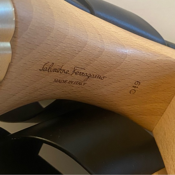 Salvatore Ferragamo 'Agira' Black Leather and Wood Slide Sandals 6.5 C NIB - Picture 7 of 8